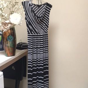Valerie Bertinelli size 6  maxi dress
